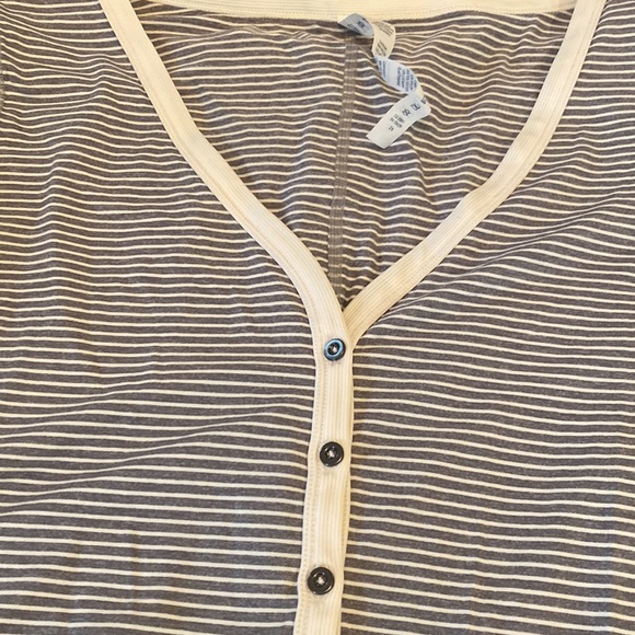 Lululemon size 10 form fitting tops - Picture 3 of 11